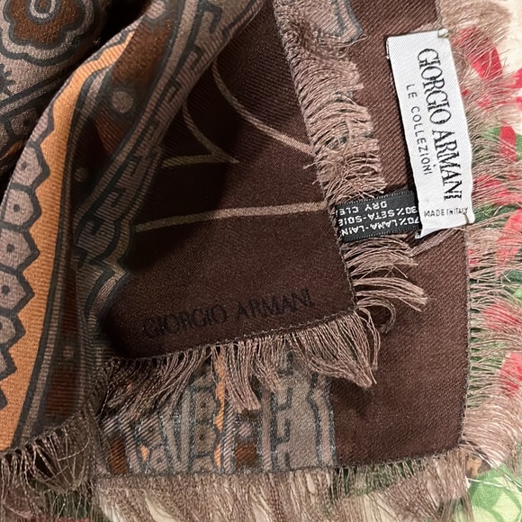 Giorgio Armani Le Collezioni Scarf - Picture 2 of 4